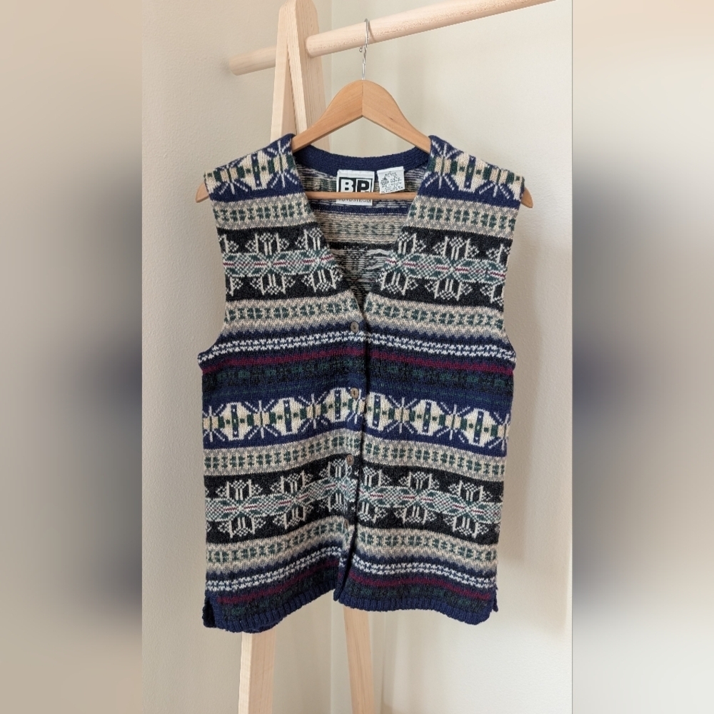 Vintage Embroidered Abstract Nordic Fair Isle Wool Sweater Vest in Black